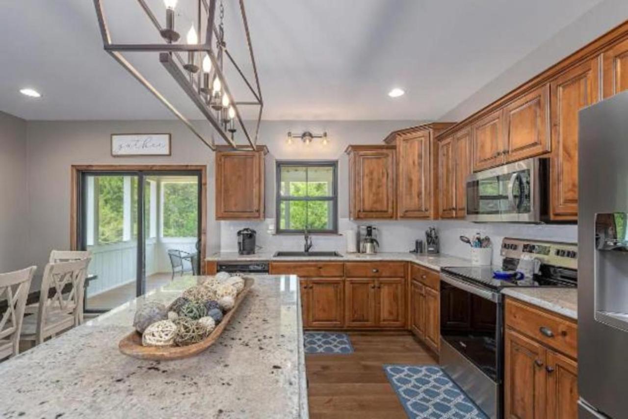 Premier Retreat With Hot Tub, Theater & Pool Table Villa Hollister Exterior photo
