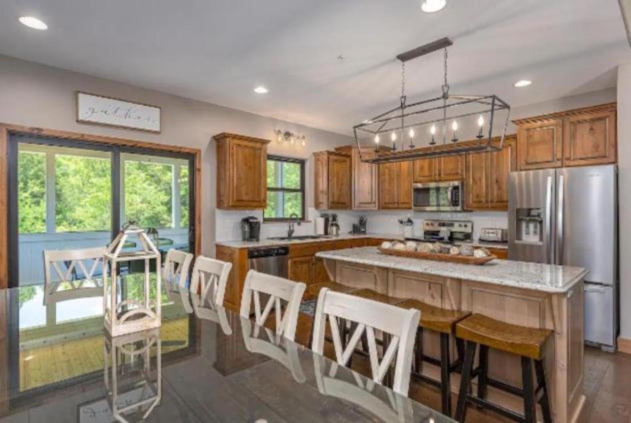 Premier Retreat With Hot Tub, Theater & Pool Table Villa Hollister Exterior photo